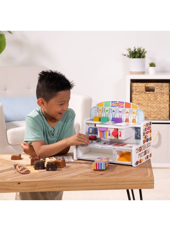 Melissa & Doug مجموعة لعبة مصنع الشوكولاتة الخشبي من ميليسا ودوج (42 قطعة) - Image 5