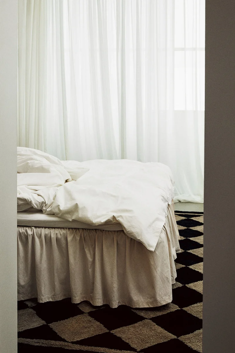 H&M Flounced cotton-blend double/king valance