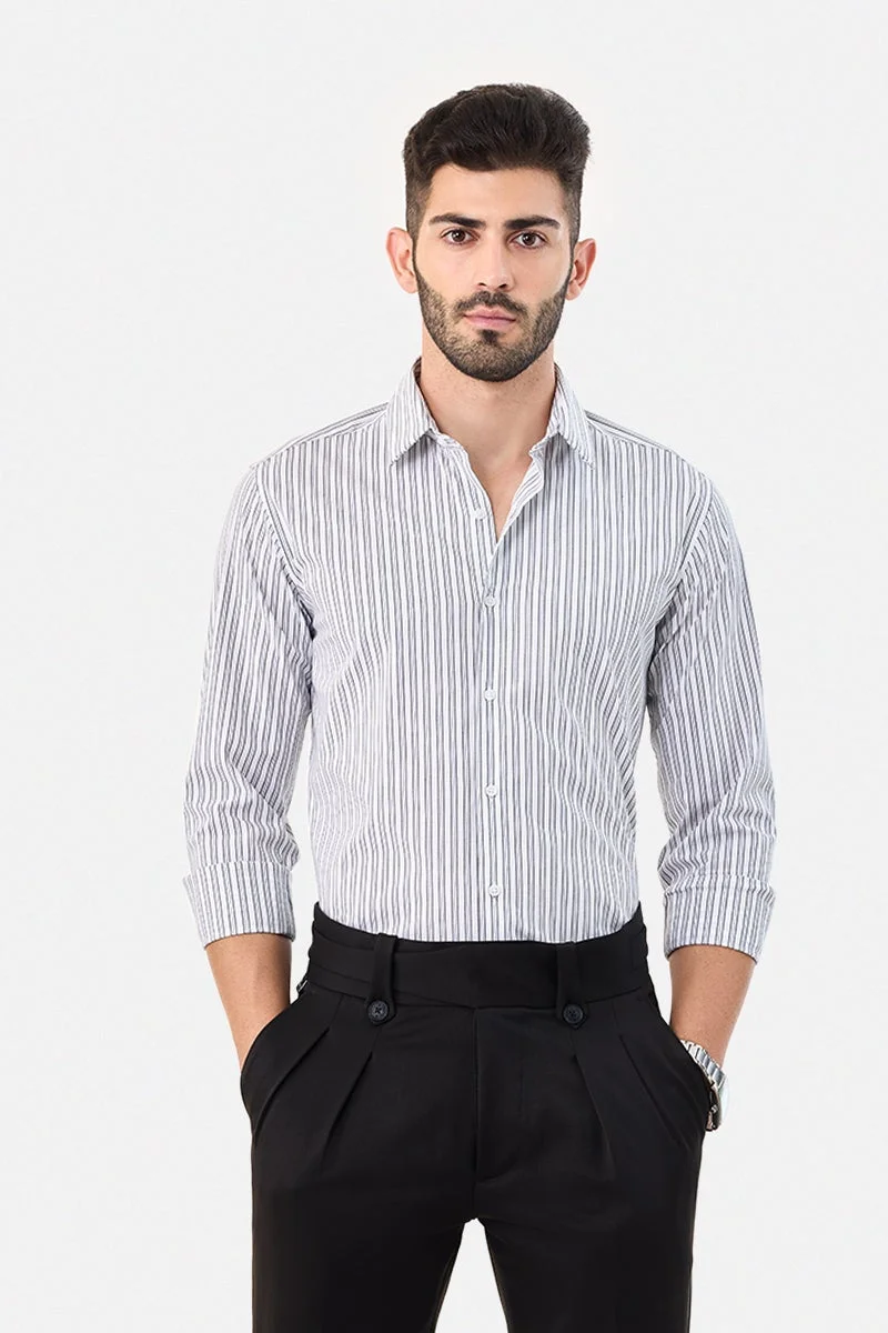 سنيتش قميص مخطط بقصة ضيقة ومرونة