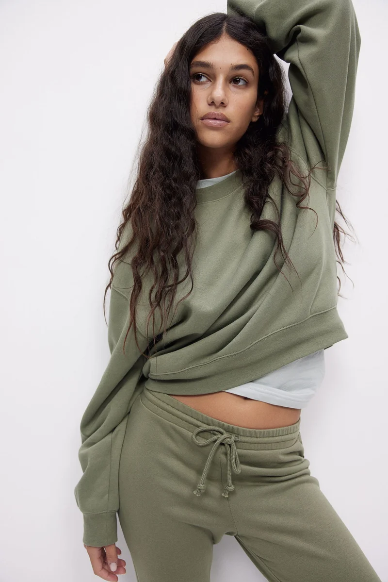 اتش اند ام بلوزة بقصّة واسعة من القطن السميك