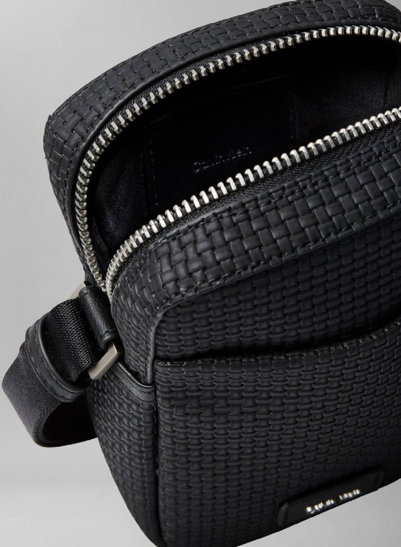 كالفن كلاين حقيبة ريبورتر بتصميم نحيف - Image 2