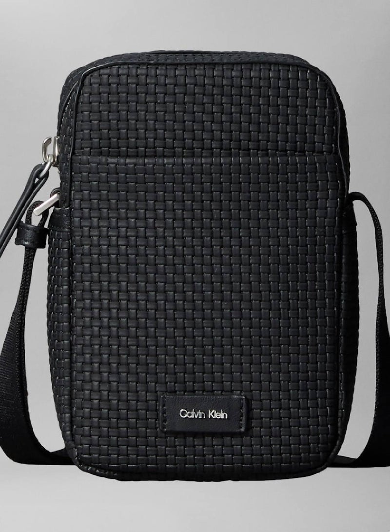 كالفن كلاين حقيبة ريبورتر بتصميم نحيف - Image 1