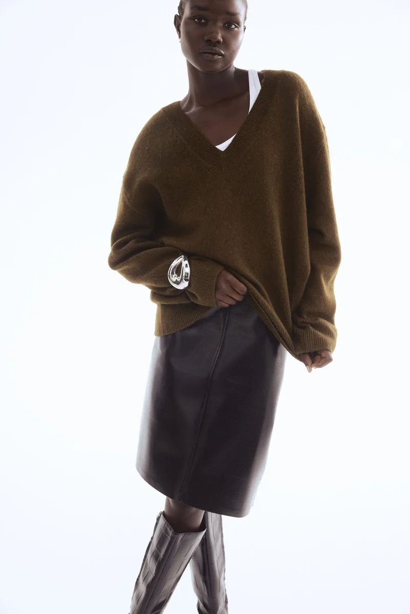 اتش اند ام كنزة فضفاضة وقبة V