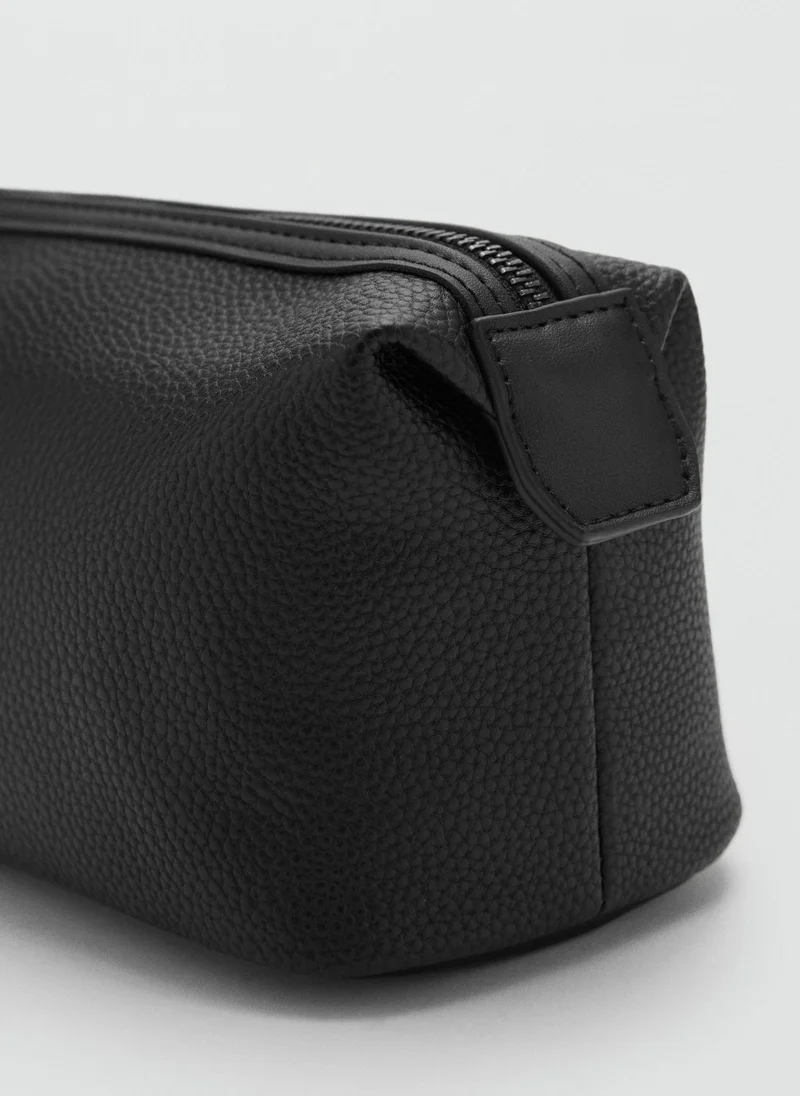 مانجو مان Contrast-Strap Pebbled Cosmetic Bag
