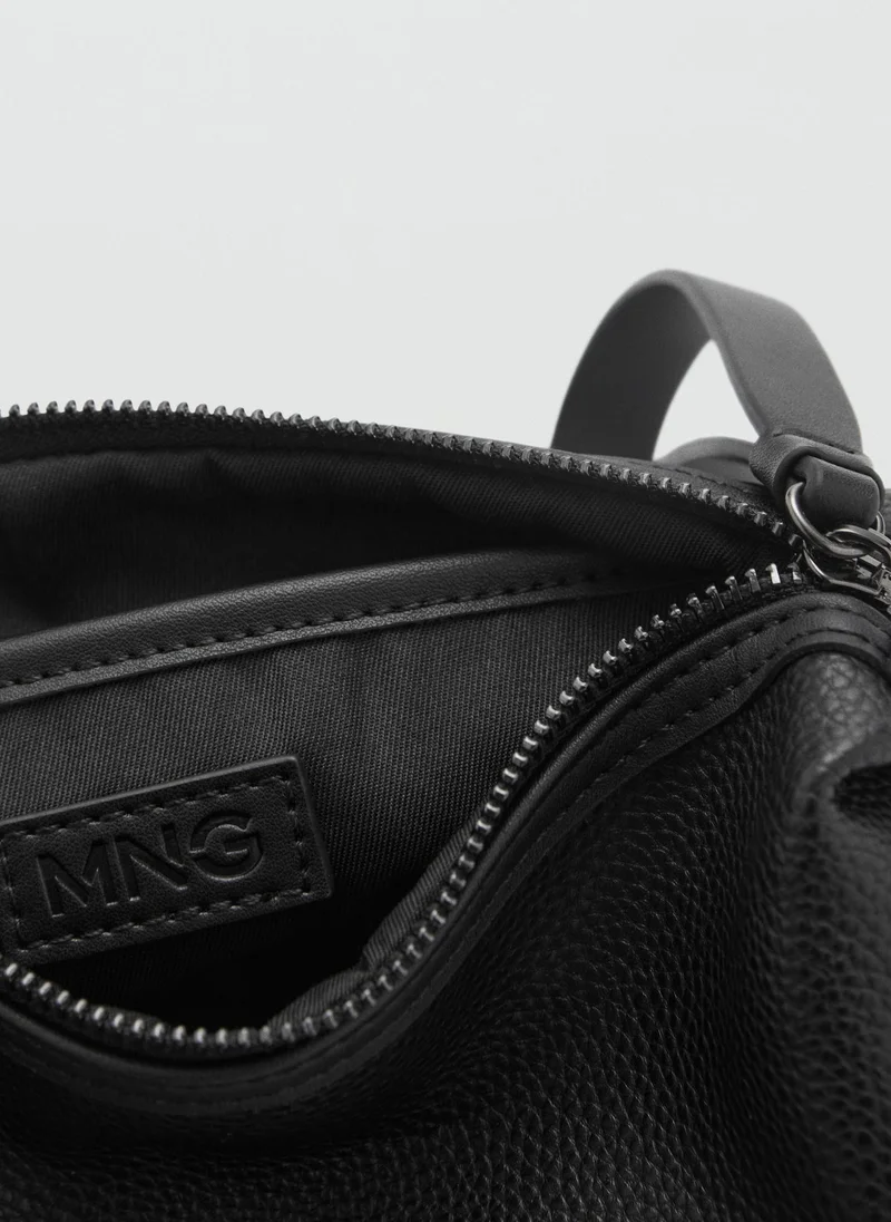 مانجو مان Contrast-Strap Pebbled Cosmetic Bag