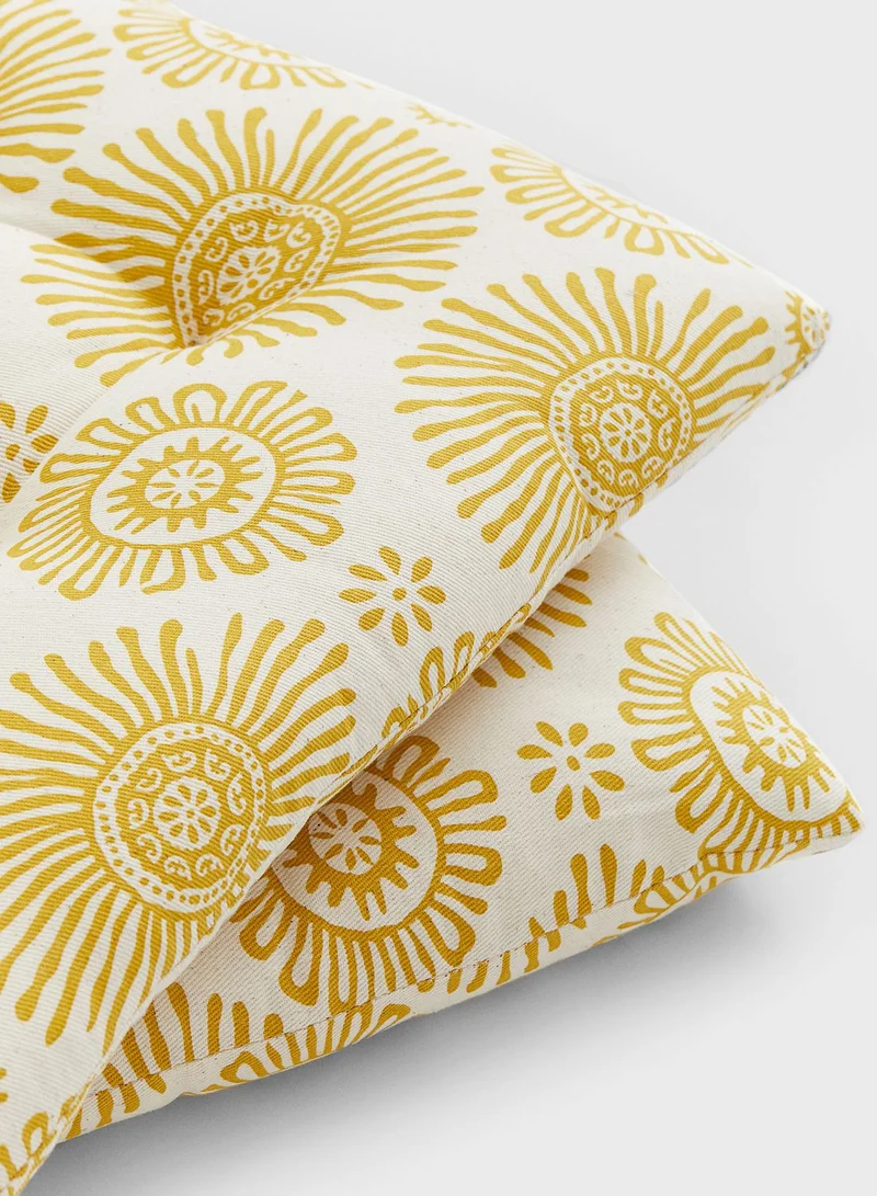 اتش اند ام <p><center><strong>Padded seat cushions in a cotton weave with quilt knots</strong></center></p><ul><li>Thickness 4 cm</li><li>Square in shape</li><li>Attractive printed pattern</li></ul>