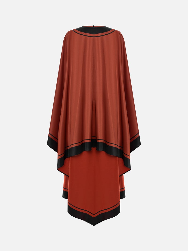 Lichi فستان ماكسي مع كيب وتفاصيل متباينة - Image 3