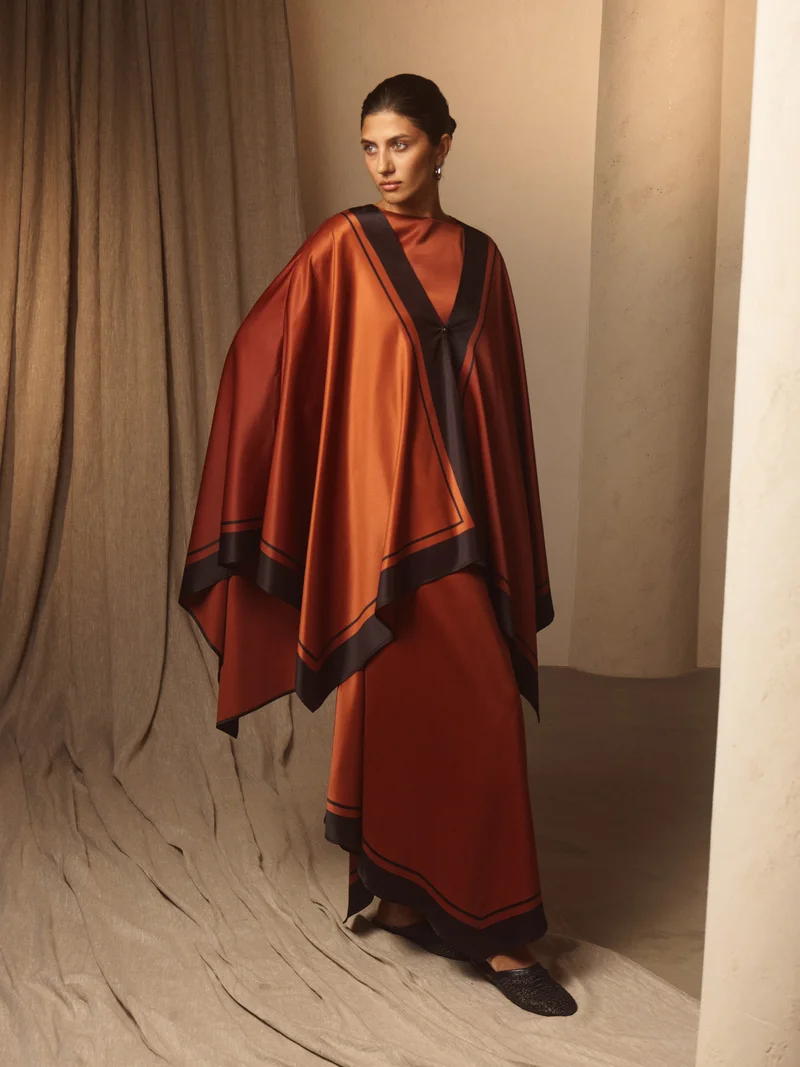 ليتشي Maxi dress with a cape and contrasting details