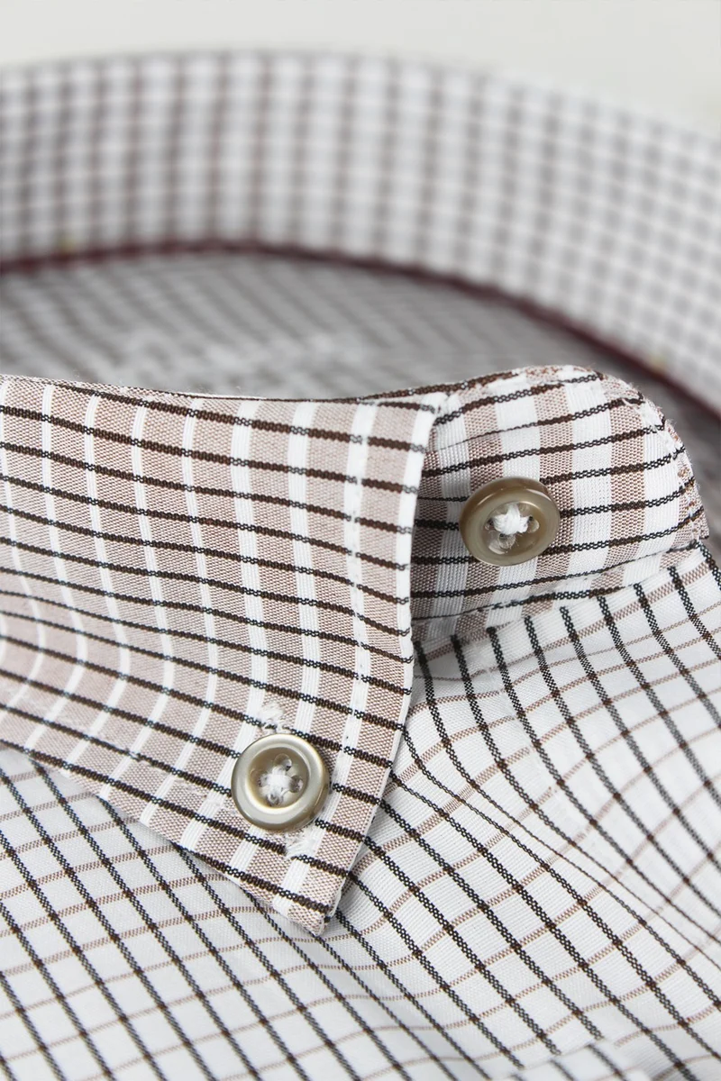 فاريتا Men's White Milk Coffee Pocket Classic Cut Checkered Long Sleeve Shirt