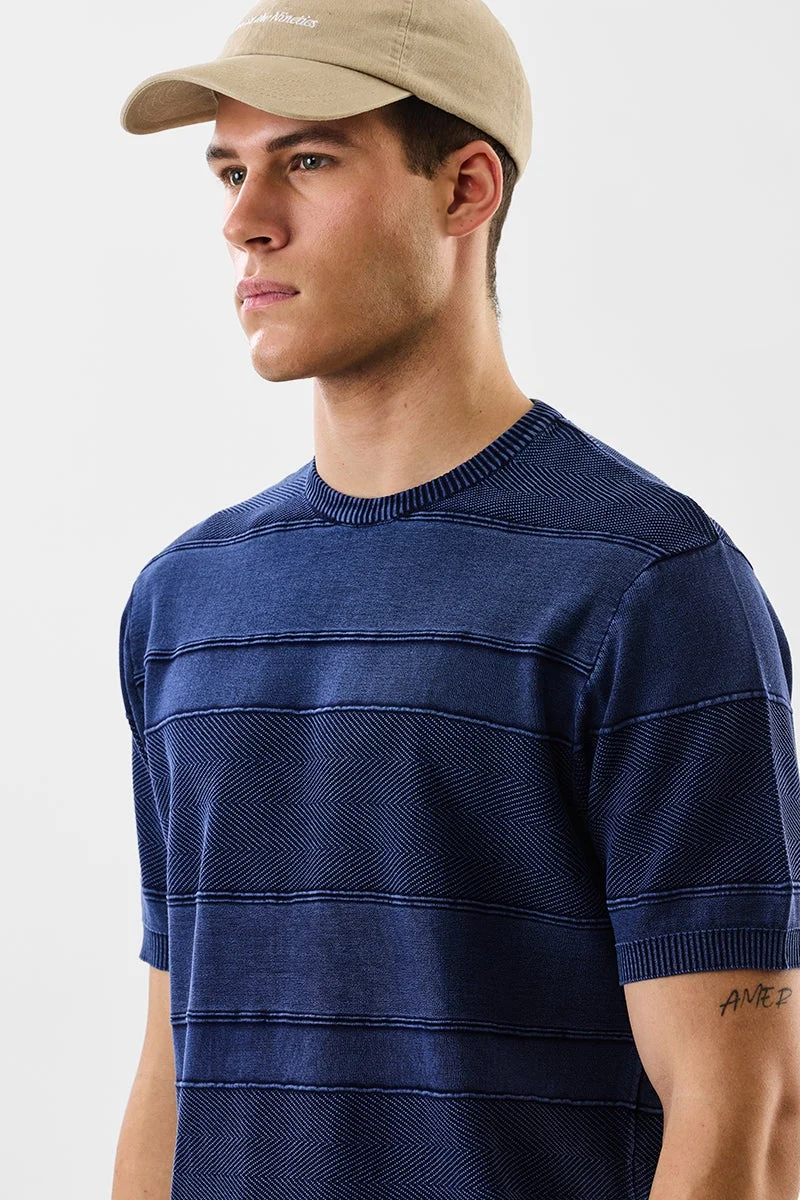 سنيتش تيشيرت قطن % بنقشة بارزة بقصة ضيقة