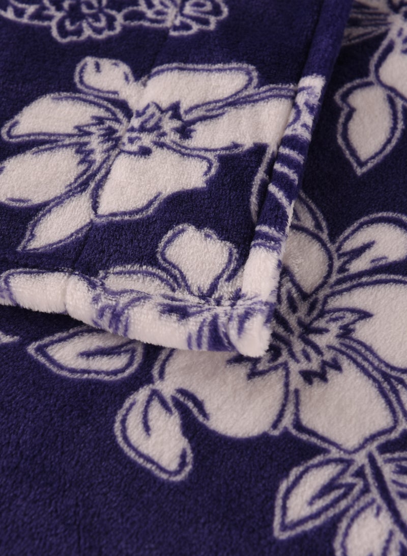 ايست من نون رداء حمام من الفلانيل بطبعة زهور بالكامل - 250 جرامًا للمتر المربع مصنوع من البوليستر الناعم بنسبة 100% للنساء - ياقة شال وجيب - لون أزرق، مقاس كبير جدًا - Image 4