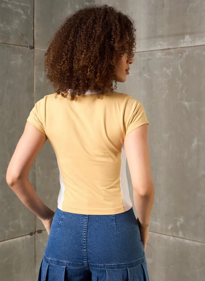 ساسافراس تيشيرت نسائي بياقة  وطبعات بيج
