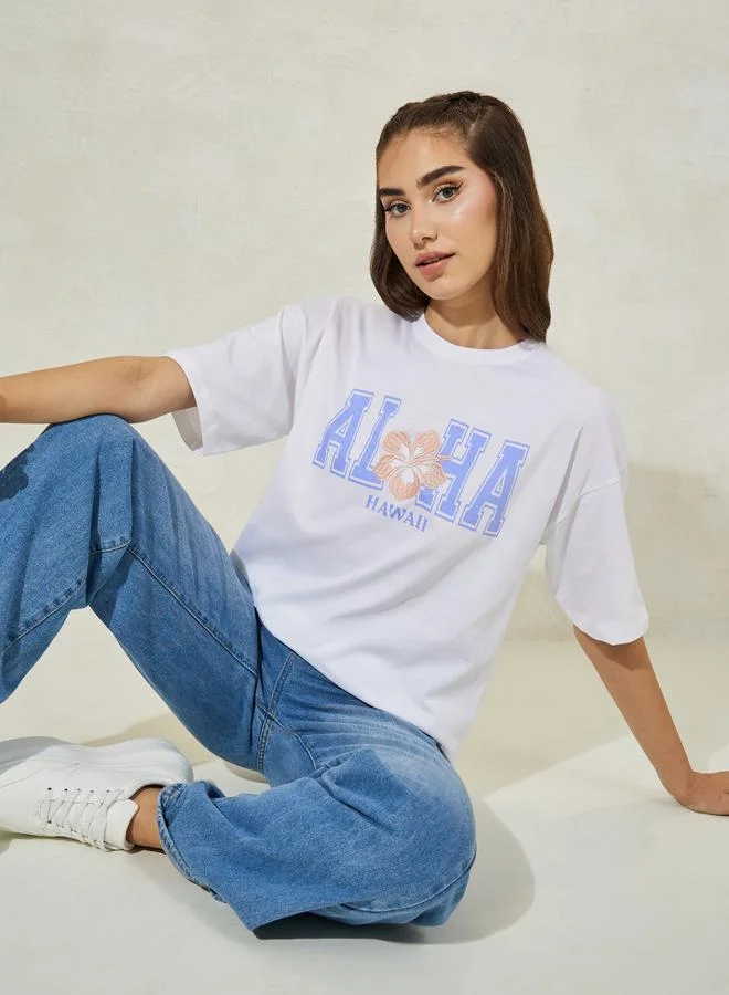 ستايلي Boxy Fit Dropped Shoulder Aloha Embroidered T-Shirt