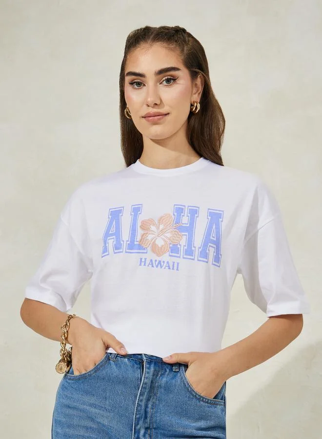 ستايلي Boxy Fit Dropped Shoulder Aloha Embroidered T-Shirt
