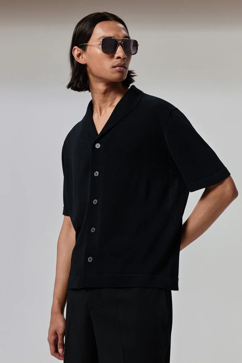 اتش اند ام قميص محبوك بقصة عادية