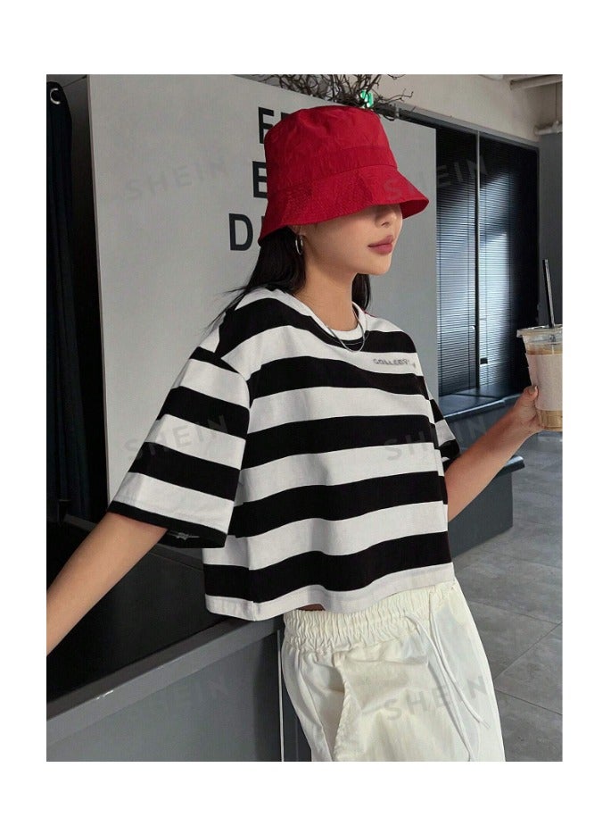 بونكا تي شيرت قصير جرافيك مخطط وعبارة منخفض الاكتاف - Image 3