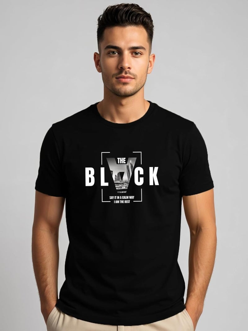 adro تي شيرت ADRO للرجال بقصة عادية باللون الأسود مع تصميم BLVCK الجريء - Image 2