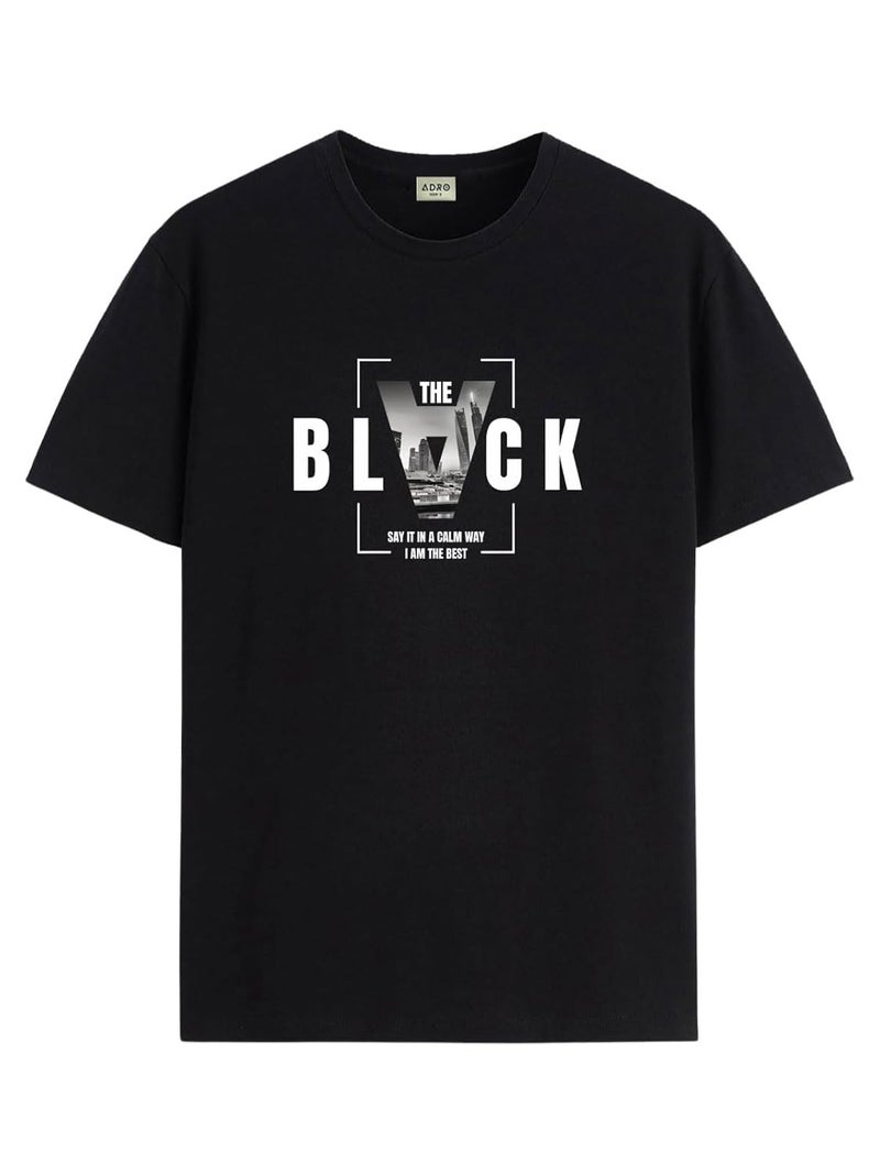 adro تي شيرت ADRO للرجال بقصة عادية باللون الأسود مع تصميم BLVCK الجريء - Image 1