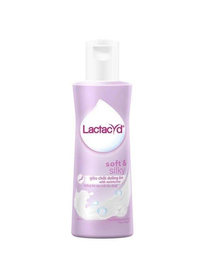 Lactacyd Feminine Wash - Soft & Silky 150ml - Image 1