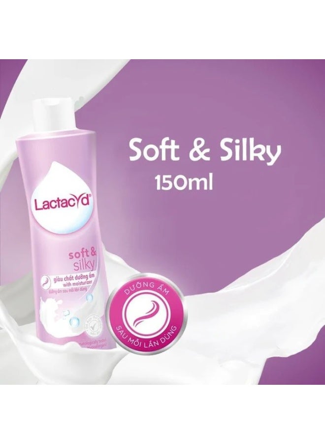 Lactacyd Feminine Wash - Soft & Silky 150ml - Image 2