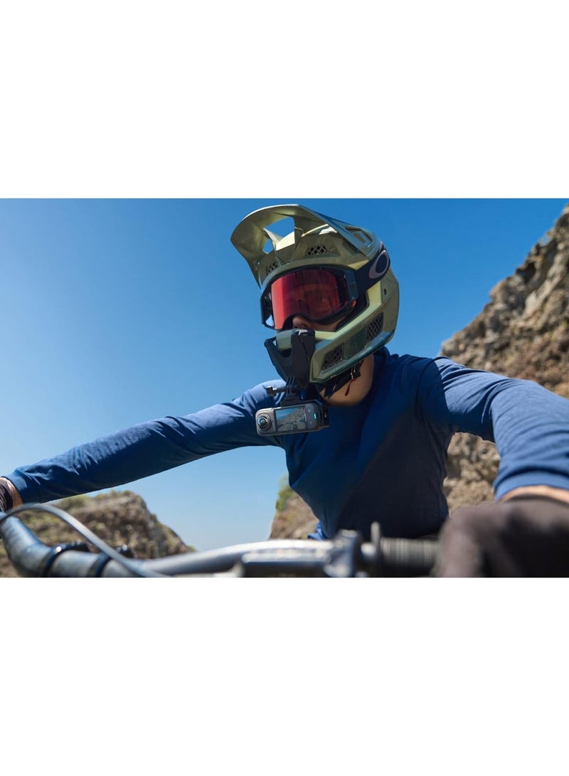 إنستانت حزمة X5 Essentials كاميرا أكشن 360 درجة مقاومة للماء بدقة 8K مع ملحقات - Image 2