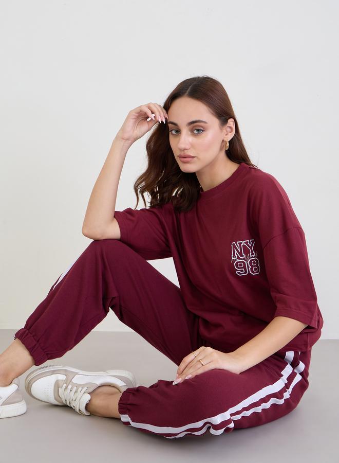 ستايلي طقم منسق من جوغر بحواف مطاطية وتيشيرت واسع - Image 1