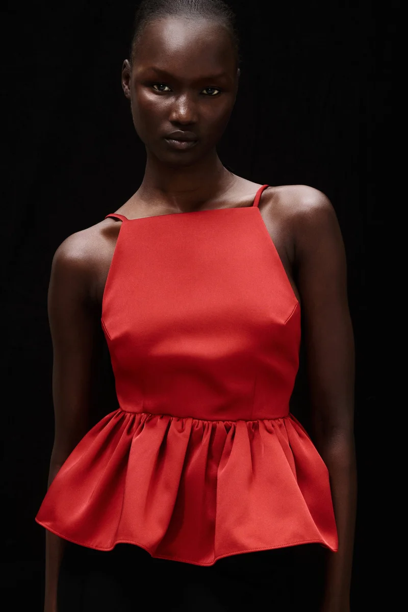 اتش اند ام بلوزة بشرائط وحافة بيبلوم