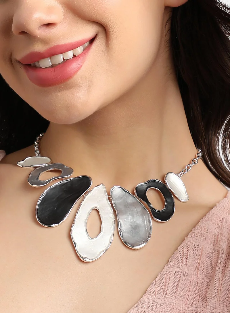 سوهي الأسود والفضي قلادة هالة مجردة