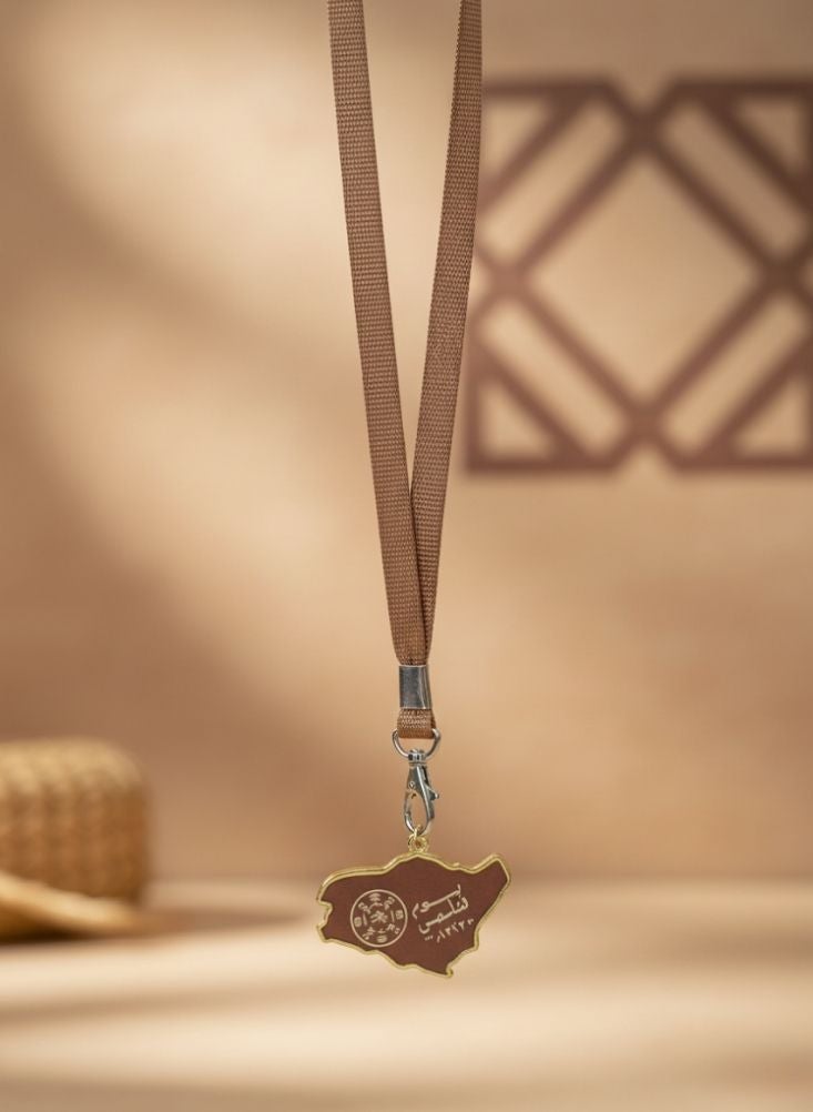 بريميم قلادة تراثية سعودية مزينة بشعار تقليدي – إكسسوار تذكاري ثقافي - Image 3