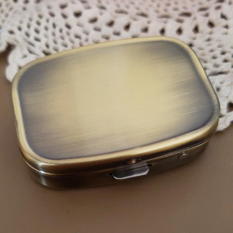 Houder Classy Brass Pill Box - Decorative Pill Case with Gift Box - Carry Your Meds in Style (Rectangular) - Image 4