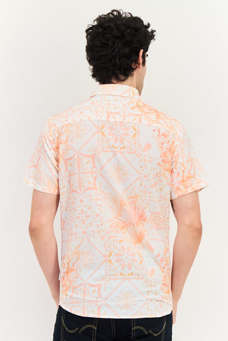 JACK & JONES قميص رجالي بقصة عادية بأكمام قصيرة وطباعة شاملة، متعدد الألوان - Image 2