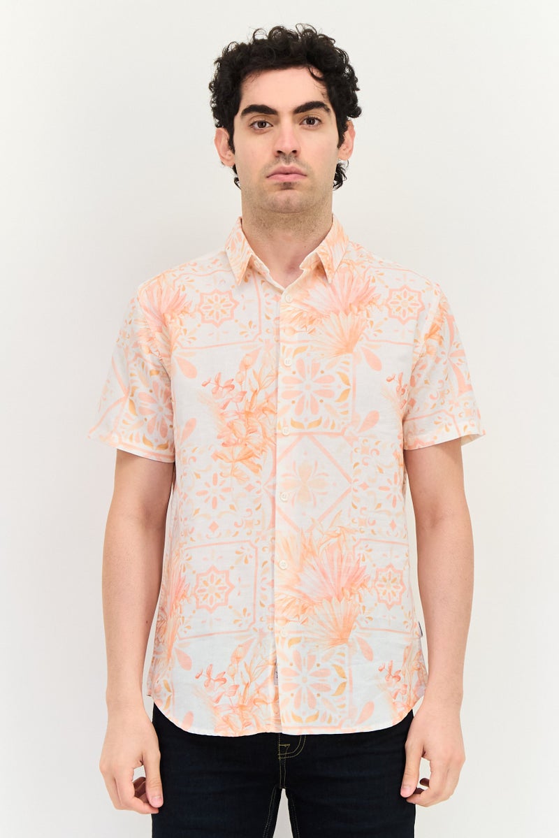 JACK & JONES قميص رجالي بقصة عادية بأكمام قصيرة وطباعة شاملة، متعدد الألوان - Image 1