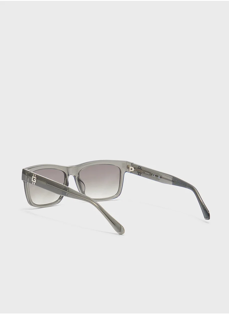 جس Gu0022120B57 Wayfarers Sunglasses