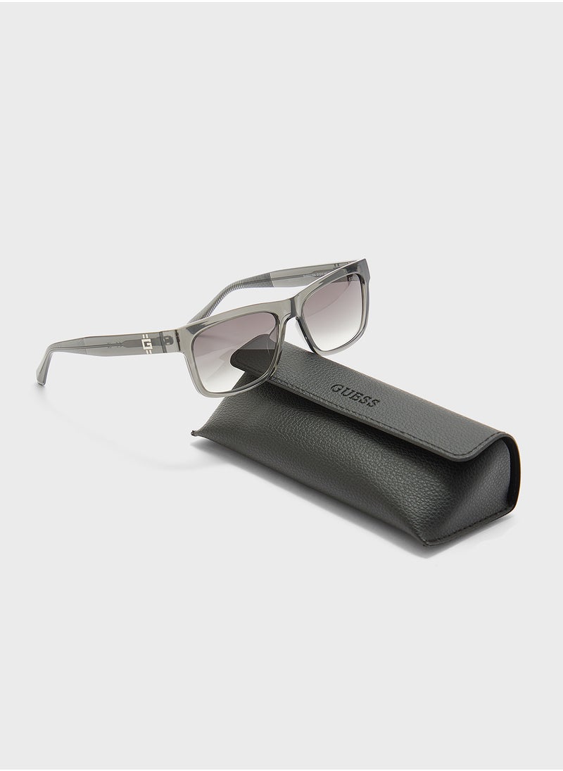 GUESS Gu0022120B57 Wayfarers Sunglasses  - Image 4