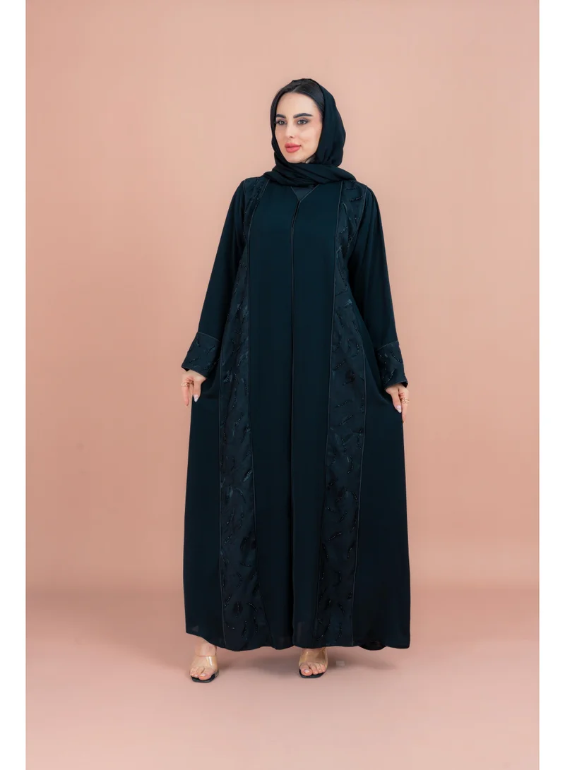 اكسا عباية كلاسيكية مع تطريز يدوي رائع