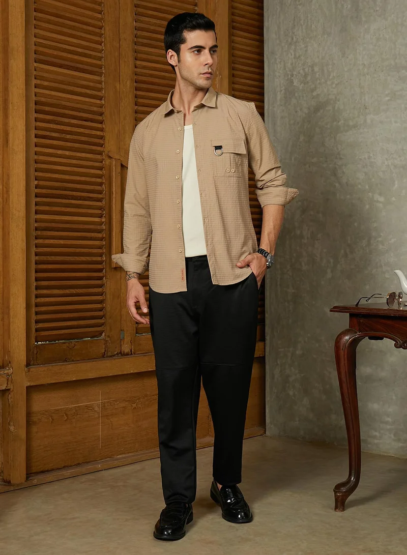 Campus Sutra Campus Sutra Men's Midnight Black Panel-Waffle Chino Trousers For Casual Wear | Mid-Rise | Regular Fit | Button Closure | Trousers Crafted With Comfort Fit For Everyday Wear