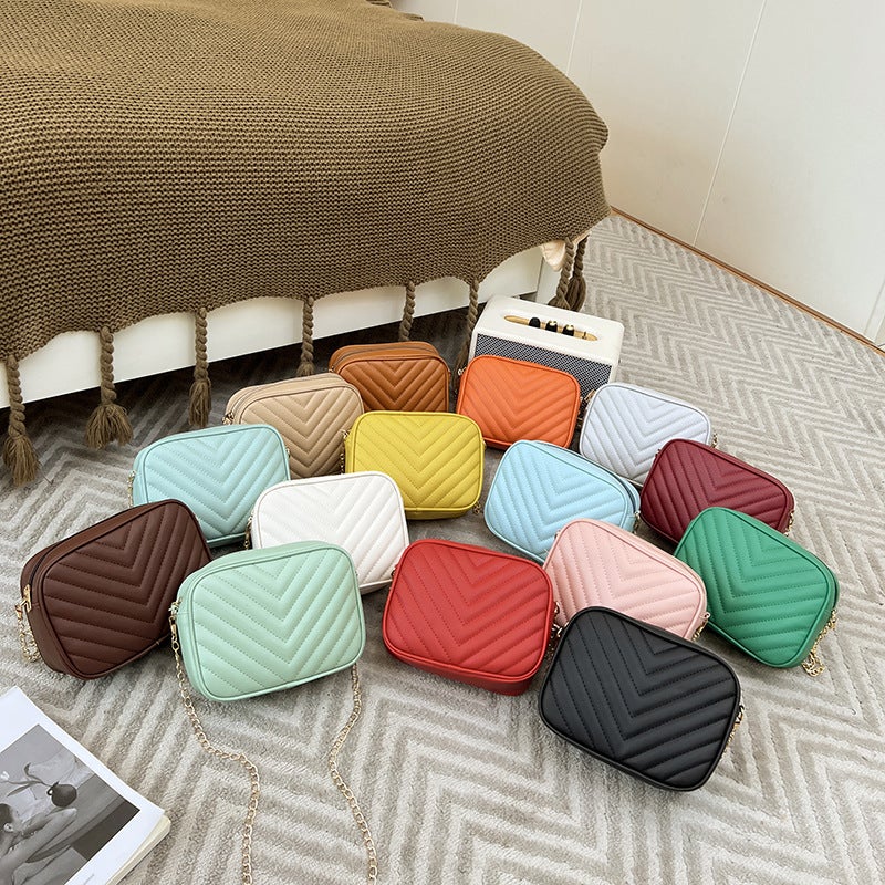 [Welfare] Women'S Crossbody Bag 2023 Spring New Fresh V-Pattern Camar Bag Casual All-Match Shoulder Bag - Image 2