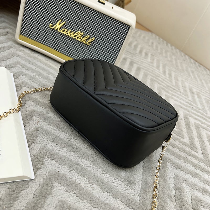 [Welfare] Women'S Crossbody Bag 2023 Spring New Fresh V-Pattern Camar Bag Casual All-Match Shoulder Bag - Image 3