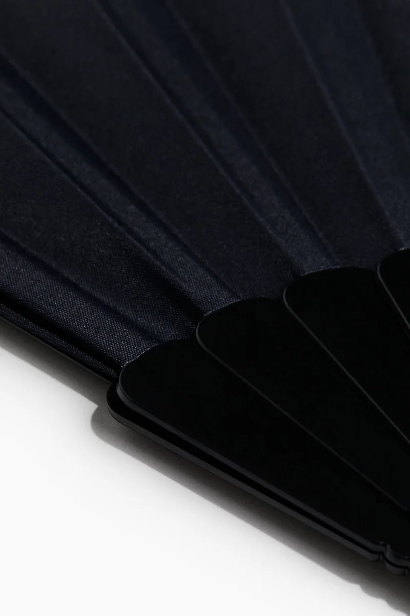 اتش اند ام Scalloped-Edge Fan