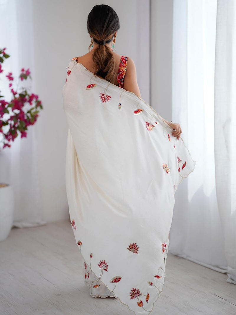 saree mall ساري مول للنساء - ساري دولا من الحرير الأبيض المزخرف مع قطعة بلوزة غير مخيطة (NILAM8001_NM) - Image 2