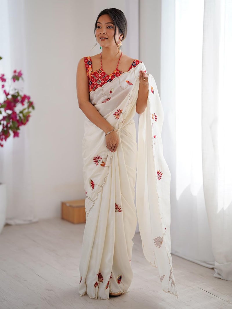 saree mall ساري مول للنساء - ساري دولا من الحرير الأبيض المزخرف مع قطعة بلوزة غير مخيطة (NILAM8001_NM) - Image 3