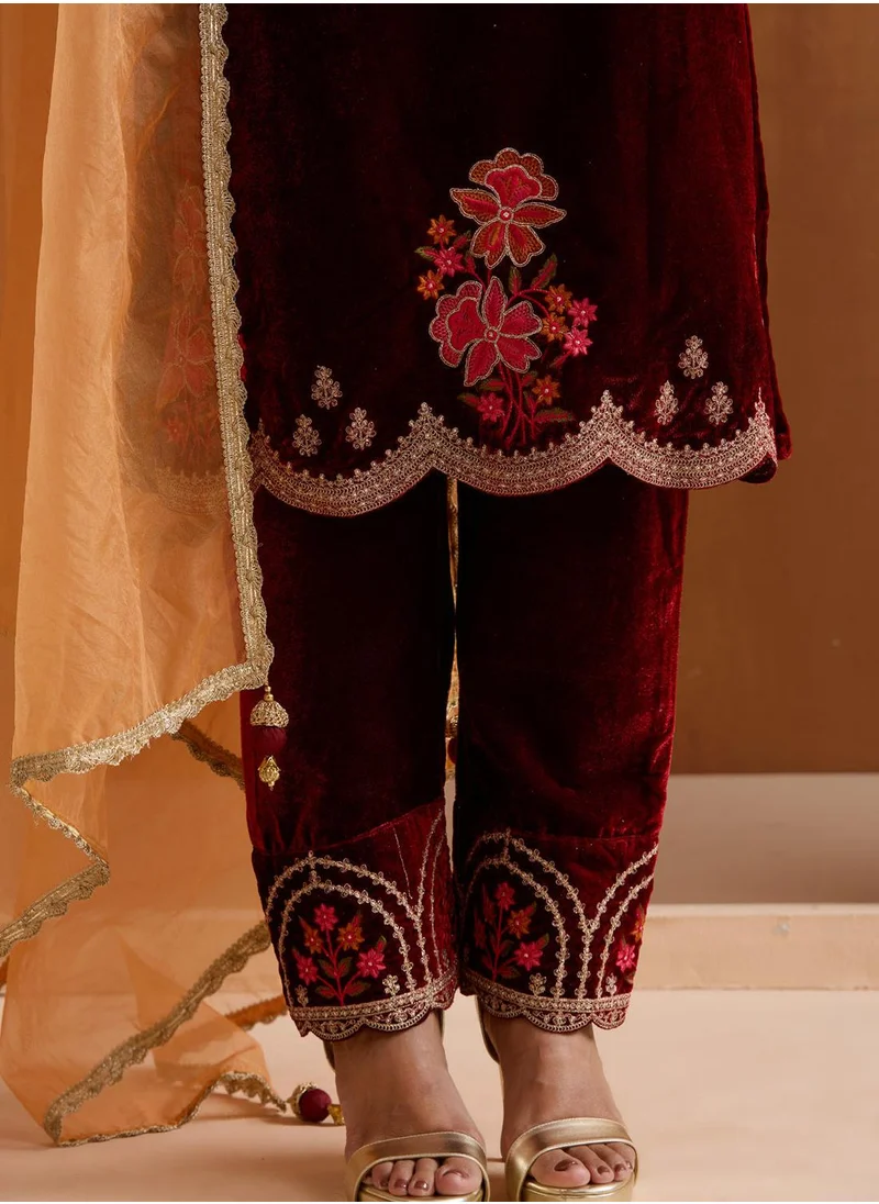 آي شين Women's Maroon Velvet Embellished Tunic Full Length Casual Straight Fit Kurta Set
