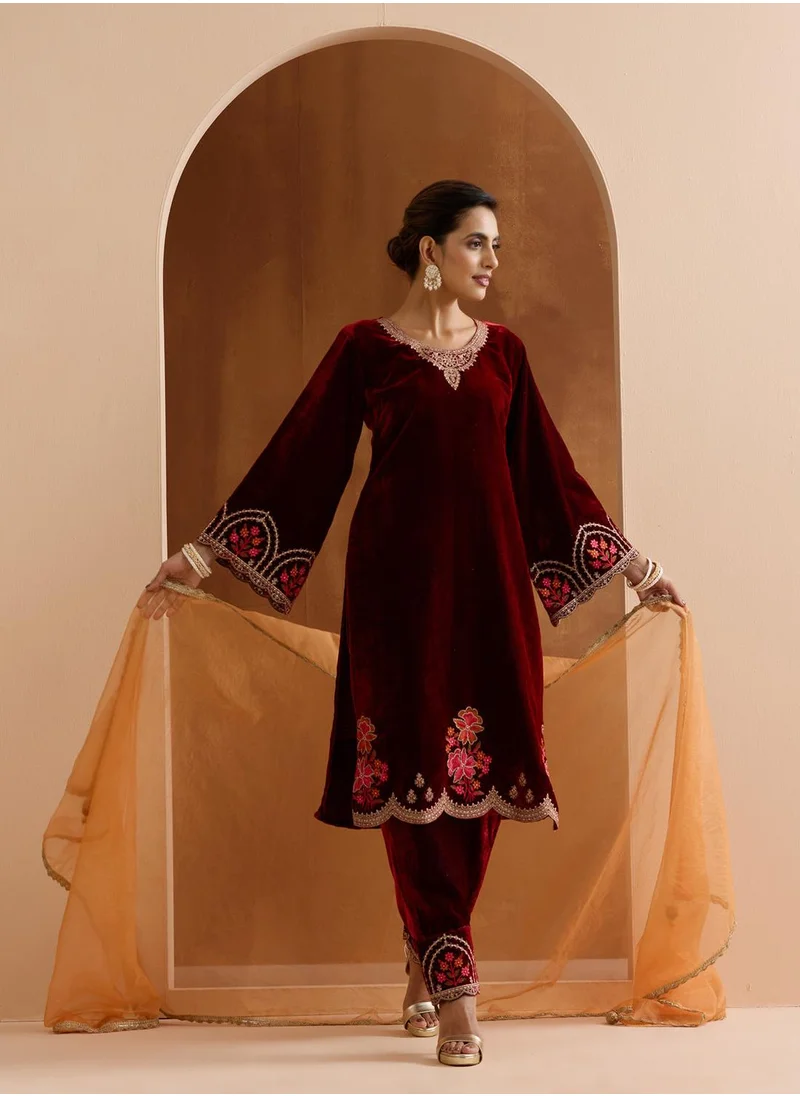 آي شين Women's Maroon Velvet Embellished Tunic Full Length Casual Straight Fit Kurta Set