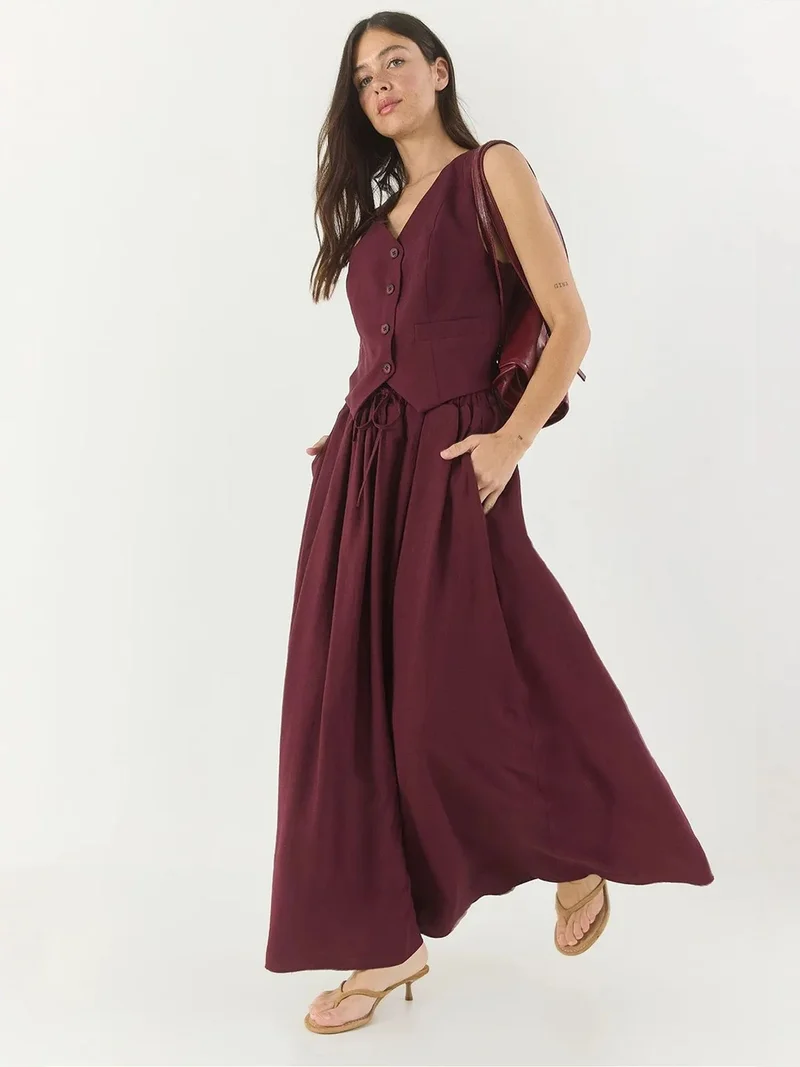 بيانكو لوتشي LUCCI V-Neck Vest and Maxi Skirt Two-Piece Coord Set