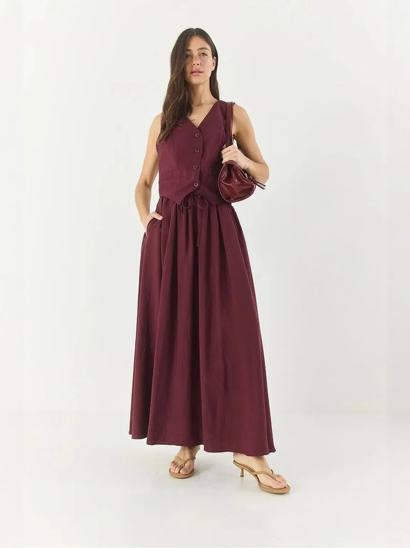 بيانكو لوتشي LUCCI V-Neck Vest and Maxi Skirt Two-Piece Coord Set