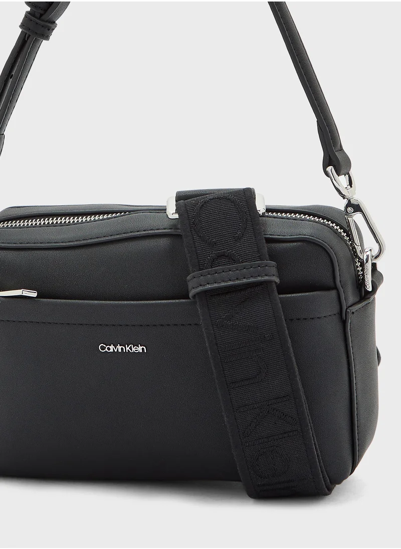 كالفن كلاين Narrow Strap Crossbody
