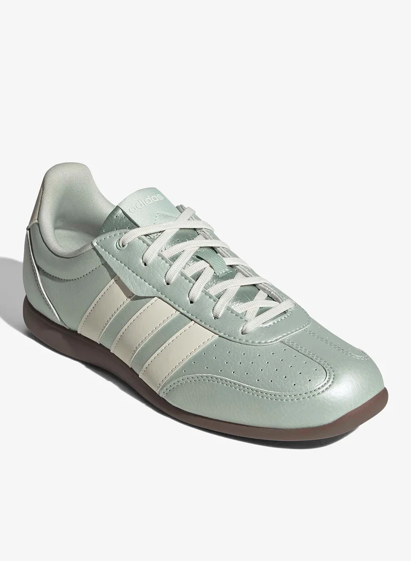 Adidas LINGRN/OWHITE/GUM5 Barreda Lo for Women | Best Price UAE
