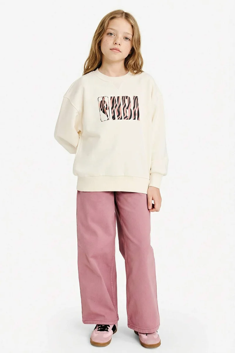 ديفاكتو Oversize Fit NBA Licensed Slogan Crew Neck Sweatshirt
