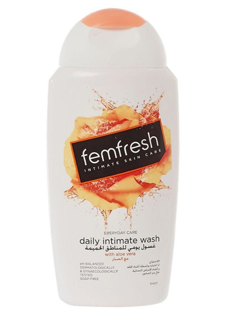 Women's hygiene kit for intimate areas