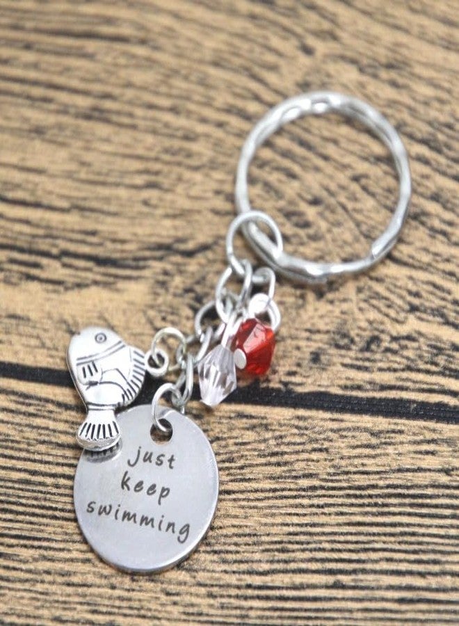آرت أتاك سلسلة مفاتيح "استمر بالسباحة" من آرت أتاك، قلادة ساحرة على شكل سمكة حمراء مزينة بالخرز (فضية) - Image 2